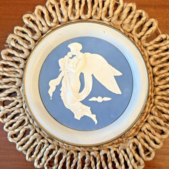 Wedgewood-Jasperware Tin Angel & Child Blue and White Vintage 1960's Chinoiserie - Picture 1 of 12